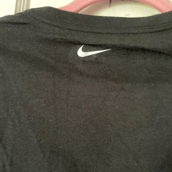 ⭐️5/$25 NWOT Black Nike tee boys size medium - Picture 2 of 2